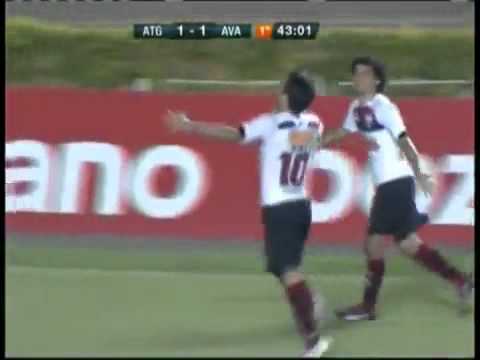 Atlético-GO 2 x 2 Avaí - meia Elias marca os dois gols do Dragão