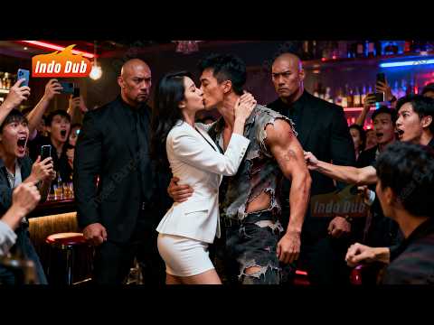 Pemuda miskin terjebak 800 tahun di hari yang sama, ciuman spontan CEO cantik putuskan siklus ini!