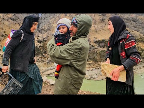 Osool-e Din & Khadijeh | Rainy Days, Mountain Life and Bread by the River