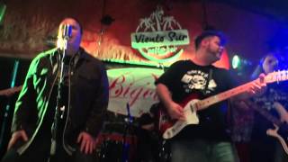 Radio Texas & Mack Stevens - Tear it up