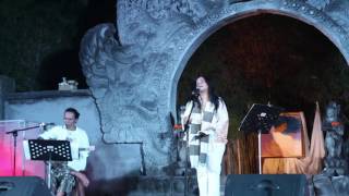 Download lagu Ayu Weda dalam peluncuran bukunya berjudul  'BADRIYAH' . mp3