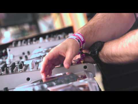 MNM: Start To DJ-winnaar Sample op Summerfestival