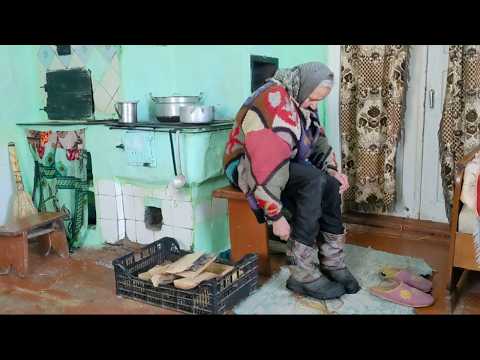 En 93-årig kvindes ensomme, vanskelige liv i bjergene om vinteren, langt fra civilisationen.