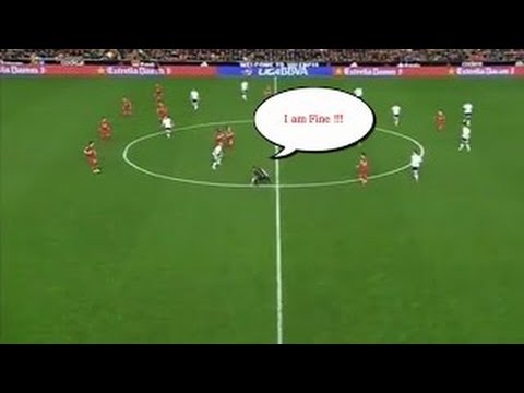 Referee tried to do a backflip during the Valencia vs Espanyol game