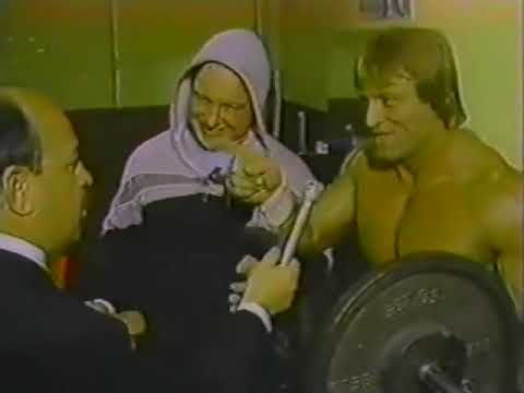 Paul Orndorff Roddy Piper Bob Orton at the gym training for WrestleMania - 3/16/1985 - WWF