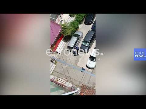 Vjehrri vret dhëndrin në Tiranë para seancës së divorcit të së bijës