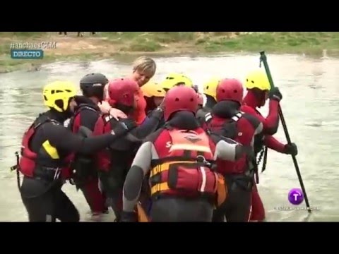 Bomberos se instruyen en riadas e inundaciones en Cuenca. 27/04/2016.