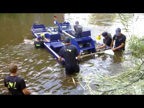 Badewannenrennen der Blue Män Group in Nordhorn