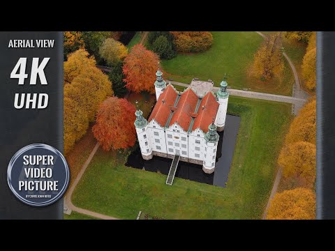 Ahrensburg, Schleswig-Holstein, Germany: Schloss, Herbst (Autumn/Fall) - 4K - Moving Video Picture