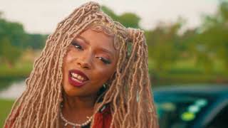 Das Video zu 'BLEED MAMA' (jetzt ansehen)