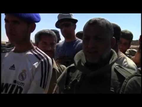 Libyan forces battle for Gaddafi towns