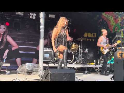 Eini Syntynyt uudelleen @Suomilive, Hyvinkää 14.7.2023