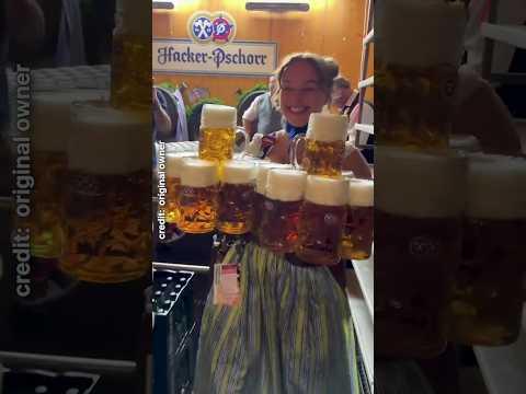 This amazing girl is carrying 13 beers mugs at Oktoberfest.#shorts #satisfyingvideo #skilledworkers