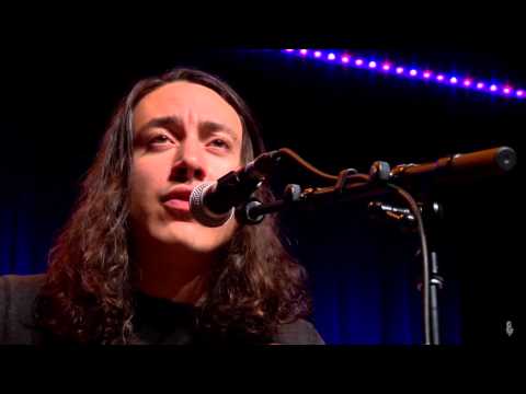 Noah Gundersen - Show Me The Light (eTown webisode #949)