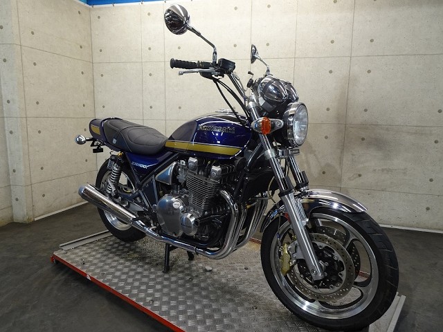 ゼファー1100/カワサキ ZRT10A 1999年モデル 空冷4気筒エンジン キャブ
