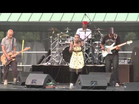 Dionne Farris performs "Hopeless" at the 2010 NBAF Summer Festival