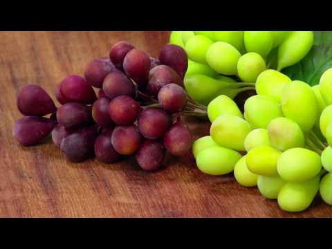 Mulher.com - 30/11/2016 - Uvas em biscuit - Alessandra Assi P1