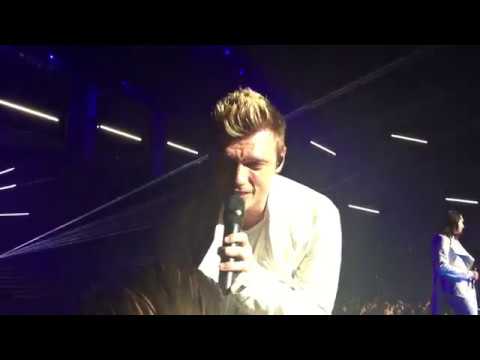 Nick Carter Serenades Perez During Backstreet Boys Show!