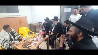 מרן הגאון הגדול ר' יצחק שאול קניבסקי שליט"א בה לנחם את הצדיק הגאון הרב שמעוני בצלאלי שליט"א