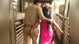 UP Sub Inspector की इस viral Photo से पूरा Police महकमा बदनाम हो रहा है | वनइंडिया हिन्दी video