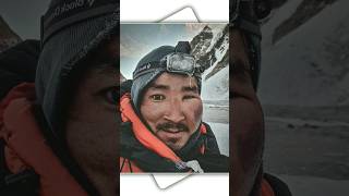 Download lagu Dramatic!! This climber risked his life to save the mountain. #everest #mountain #shorts mp3