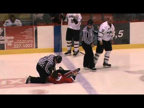 Combat / Fight # 11 Martin Trempe (Jonquiere) vs # 79 Frederic Cote (St-Georges) 4/Jan/2014