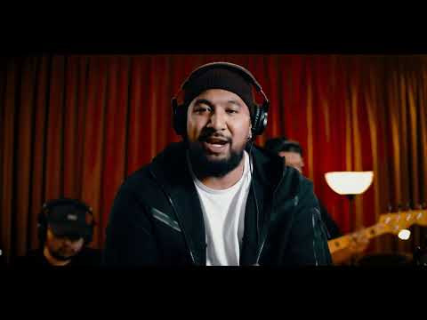 STNDRD - Yours Truly (Live) ft. Sam V