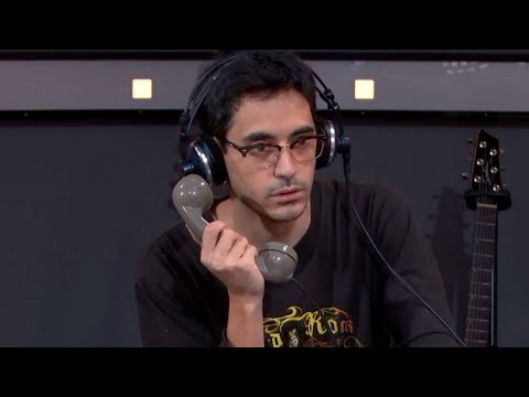 Valerio Lundini partecipa al quiz tutto da ridere di 610 - Rai Radio2 - Guarda che Radio!