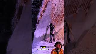 Por poco y les cae el muro encima #playa #muro #construction