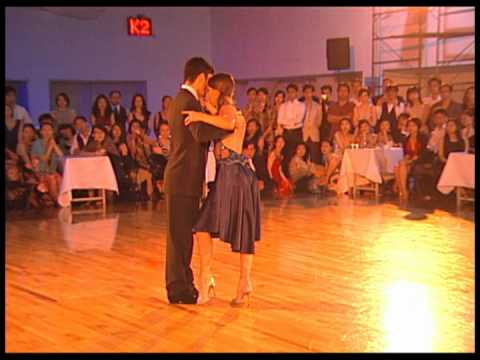  Andrea Misse  and  Javier Rodriguez  are  dancing  to  the  tango  "  La Tupungatina  "