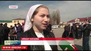 Жители Чечни вышли на митинг в честь годовщины присоединения Крыма к России