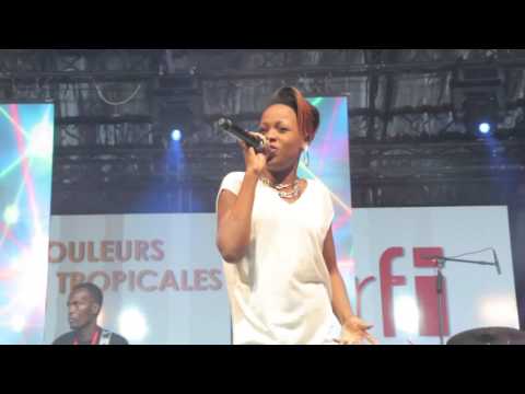 Moon sur Couleurs Tropicales avec Claudy SYAR au Gabon.