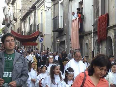 Processione "Corpus Domini" 1° parte.mpg  - Girifalco, 06 Giugno 2010