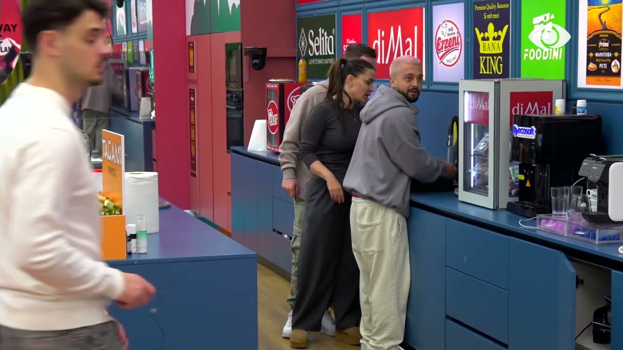 “Ke lindur me këmishë të grisur…”/ Shkëlzeni dhe Vserlo ngacmojnë njëri-tjetrin