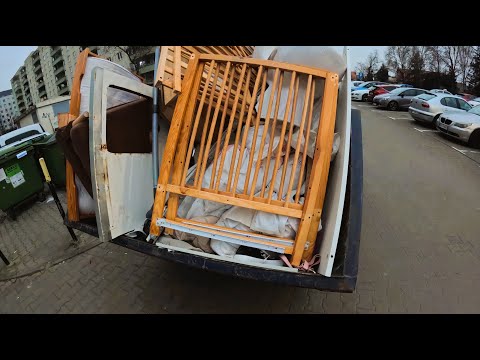 This is the first time I've found something like this in the trash! SHOCK! People throw expensive...