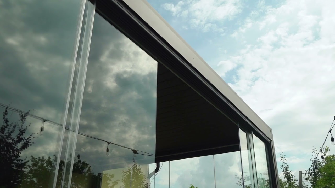 Bioklimatikus pergola üvegfallal — 2