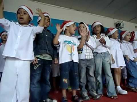 Miquéias Manassés Cantando na escolinha.