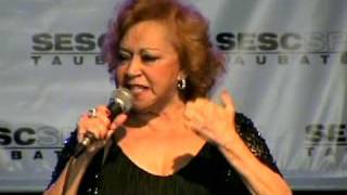 CLAUDETTE SOARES com o trio "BOSSA BRAZILLIS" interpreta "O Barquinho"