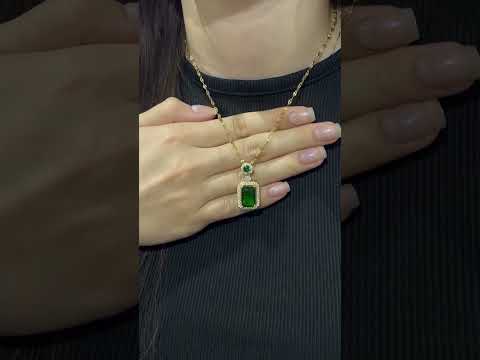 Подарок девушке колье "Яркий изумруд в золоте" кулон с цирконами на цепочке бижутерный сплав в коробочке - фото 1 - id-p2003291317