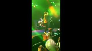 Kapten Röd &amp; Promoe - Bua (live @ Lisebergshallen 24/2-2012)