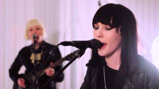 Pins 'Get With Me' Live Session