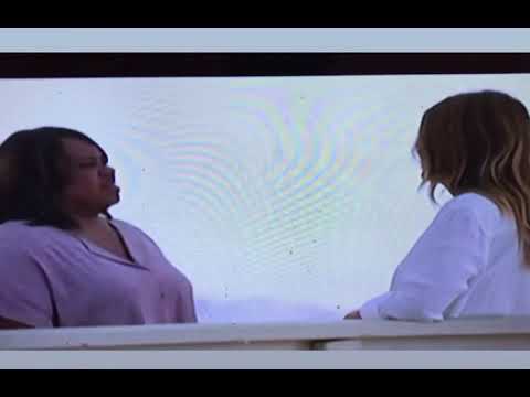 Greys Anatomy 17x05 Meredith and Bailey talking on the beach