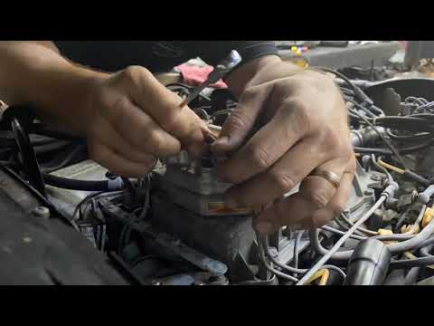 Palm Beach Classics "How To" remove the fuel distributor on the R107 380SL Mercedes-Benz