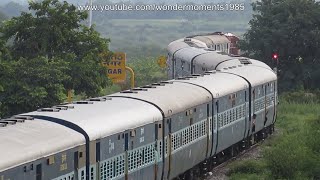 preview picture of video 'Beautiful Curve From Loop To Main Line GTL WDM3A 16552 Guntur Passenger.'