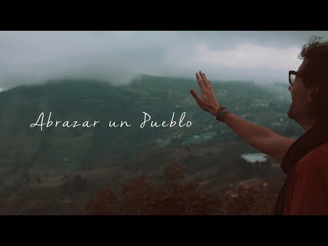 Abrazar Un Pueblo - Santiago Benavides