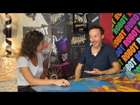 Hajnali: Álljunk fel az asztalra, és rugdossuk le a poharakat – Papp Szabi