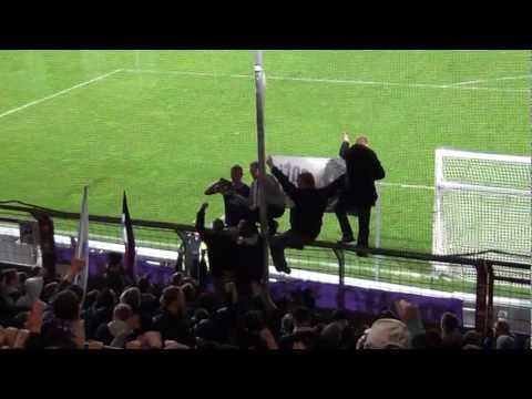 VFL Osnabrück vers. Wiesbaden 2:2 Torjubel, Abpfiff und Humba mit Beermann auf dem Zaun