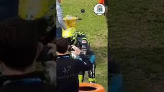 Download lagu Ini Dia Orang yang Beruntung Dapetin Helm Rossi Saat Dilempar ke Tribun! mp3 Download lagu Ini Dia Orang yang Beruntung Dapetin Helm Rossi Saat Dilempar ke Tribun! mp3