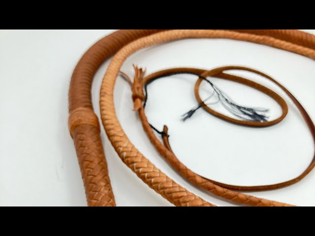 Vídeo relacionado con Indiana Jones Style Bull Whip - Látigo de Toro de 6 pies y 8 Trenzas de Piel de Vaca Real, Color Negro