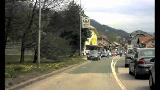 SLOVENSKE NOVICE: Policija v lov za pobesnelim motoristom
